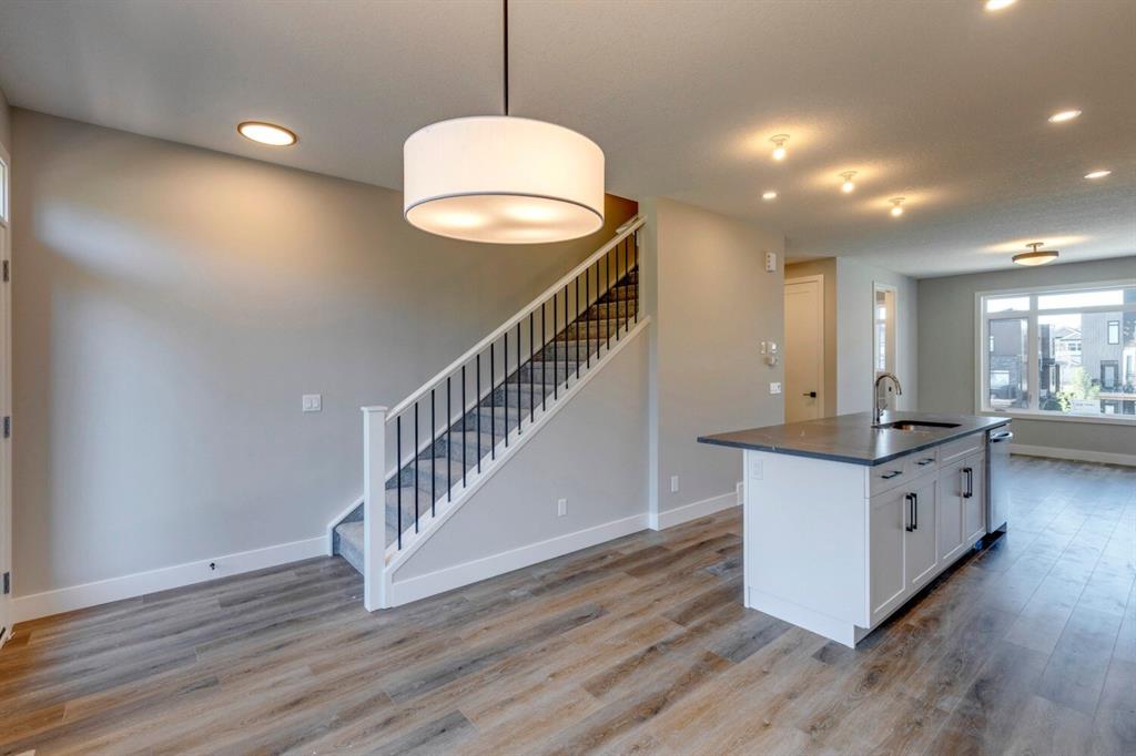 61 Royal Elm Green NW
