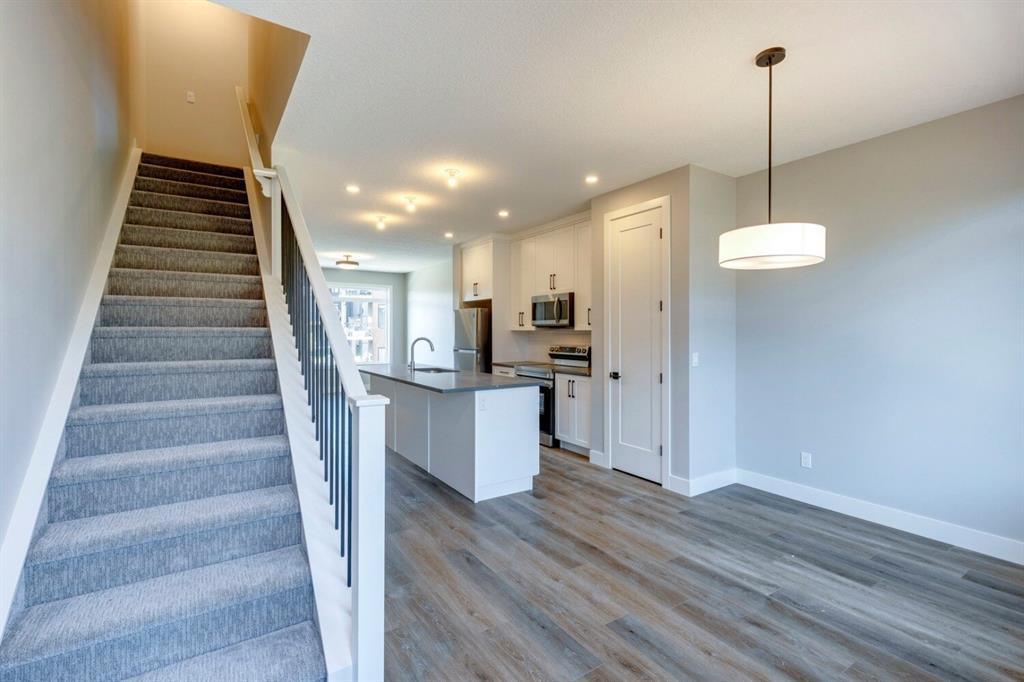 61 Royal Elm Green NW