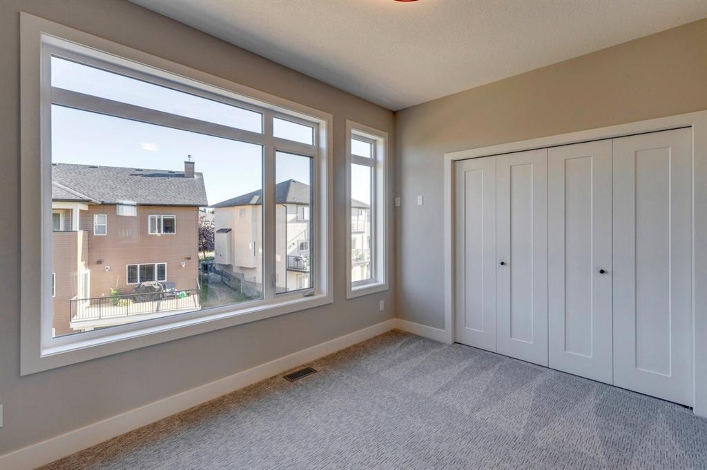 61 Royal Elm Green NW