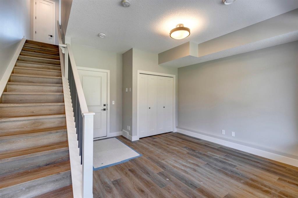 61 Royal Elm Green NW