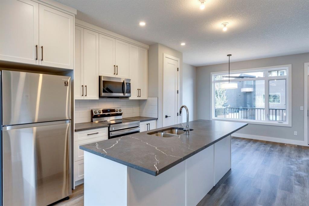 61 Royal Elm Green NW