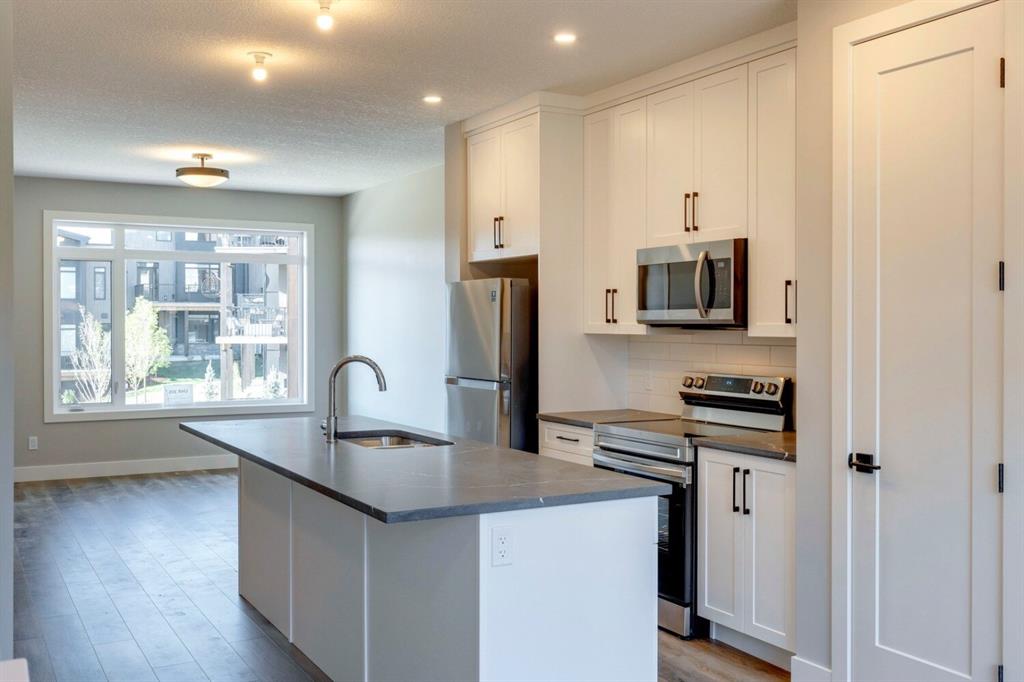 61 Royal Elm Green NW