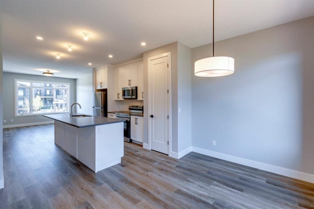 61 Royal Elm Green NW