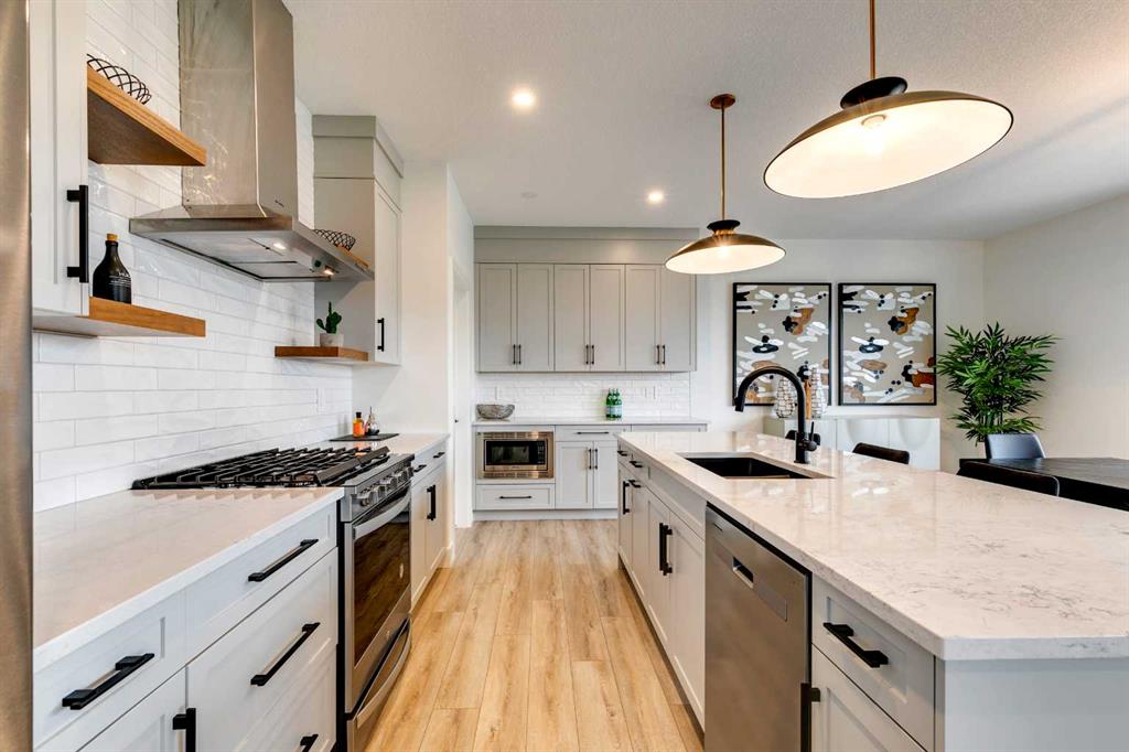 14 Legacy Woods Crescent SE