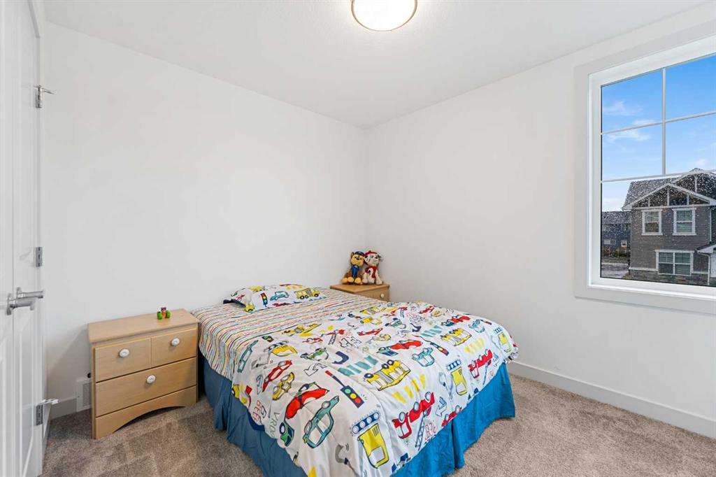 725 Bayview Cape SW