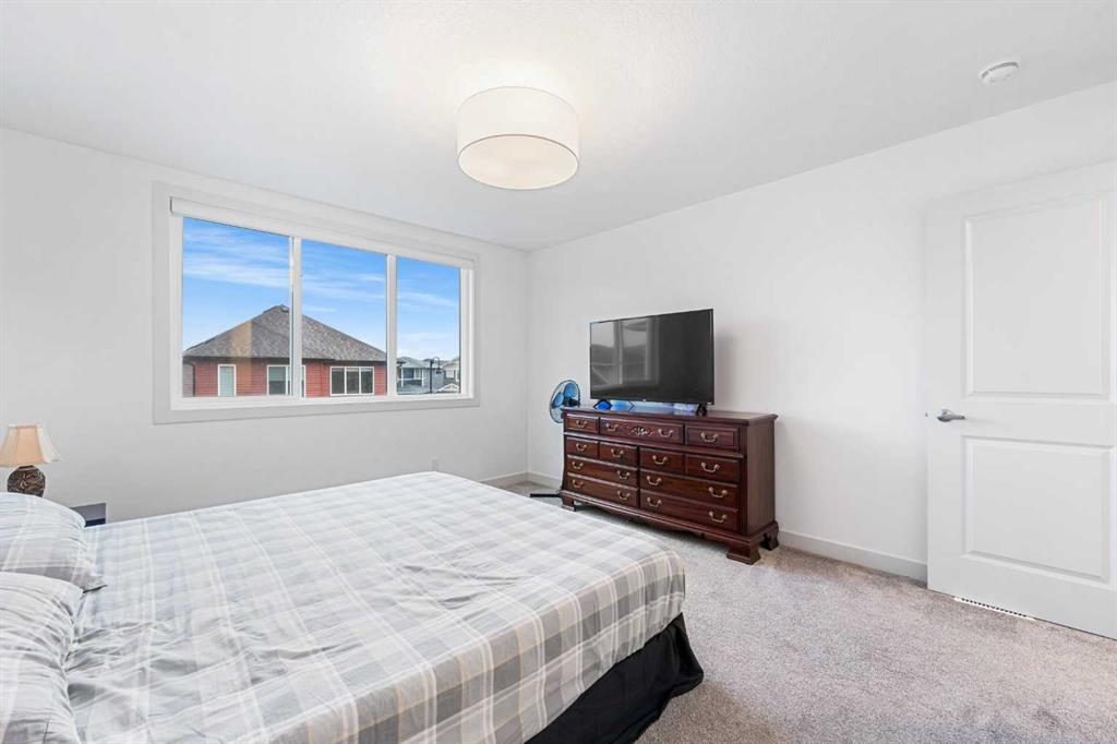 725 Bayview Cape SW