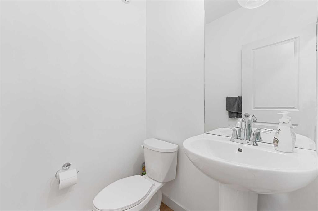 725 Bayview Cape SW