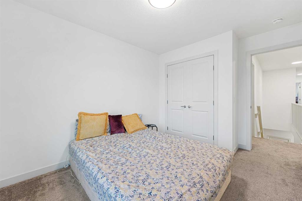 725 Bayview Cape SW
