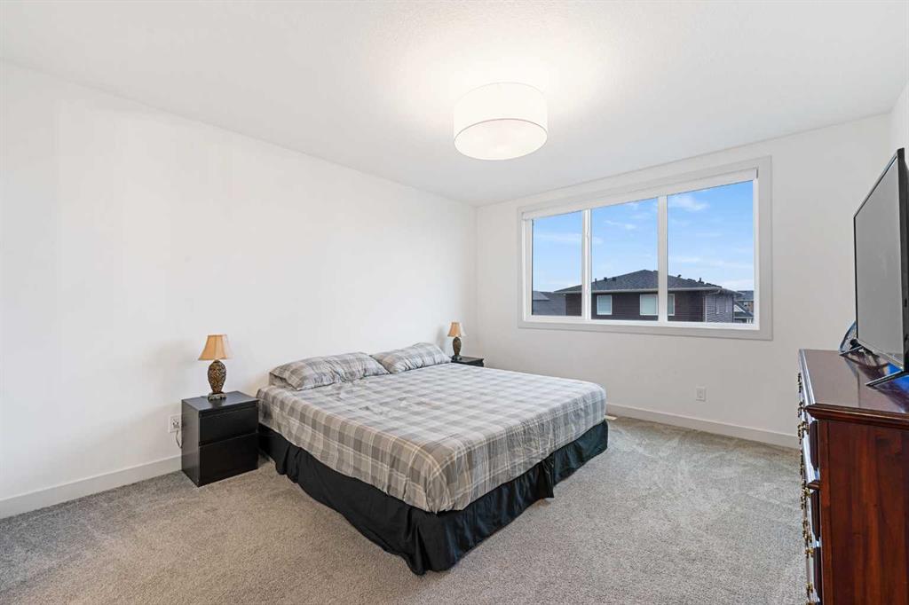 725 Bayview Cape SW