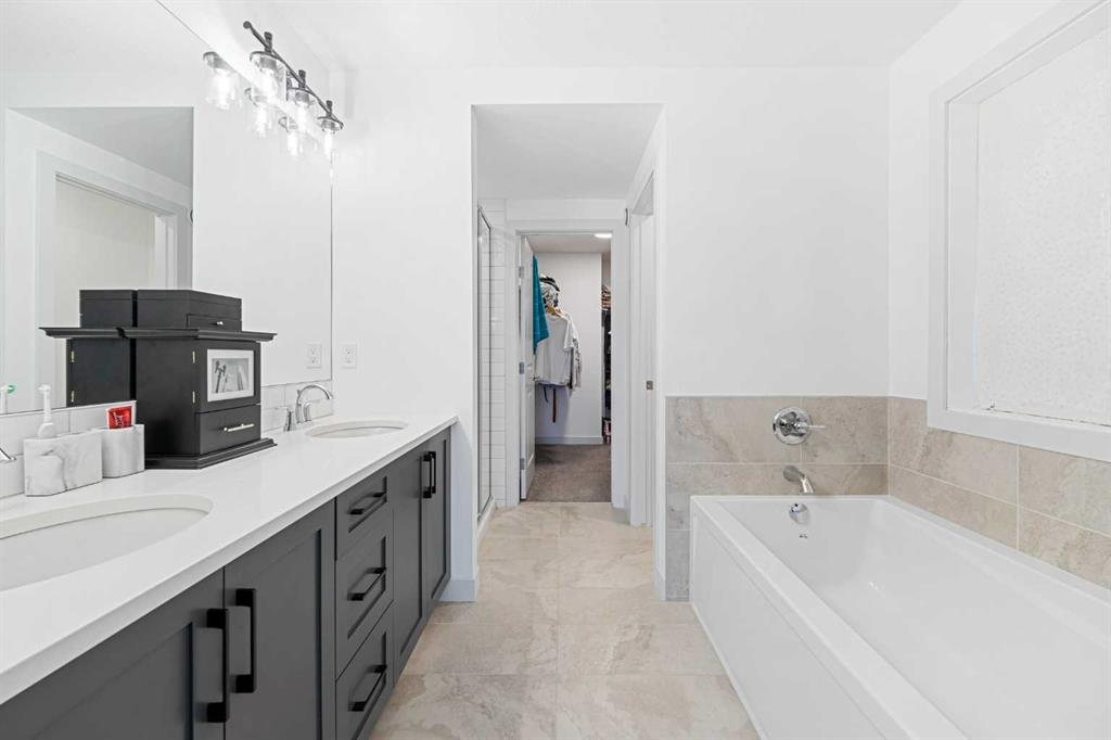 725 Bayview Cape SW