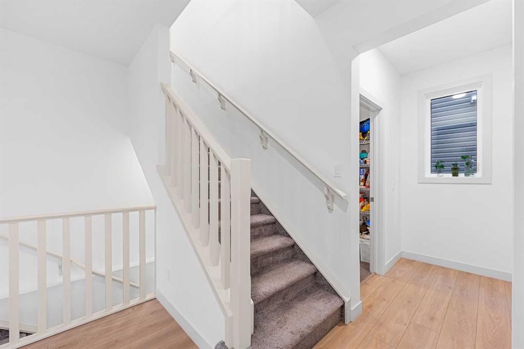 725 Bayview Cape SW