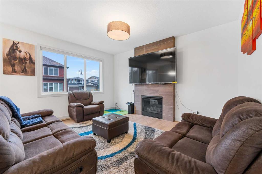 725 Bayview Cape SW