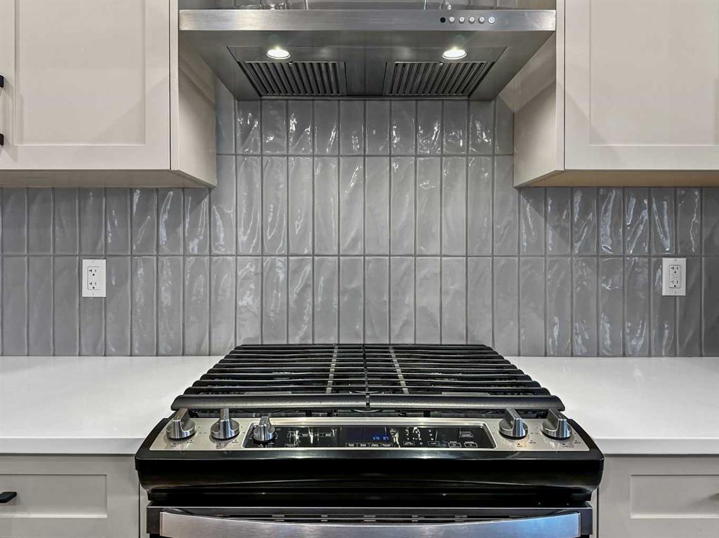 725 Bayview Cape SW