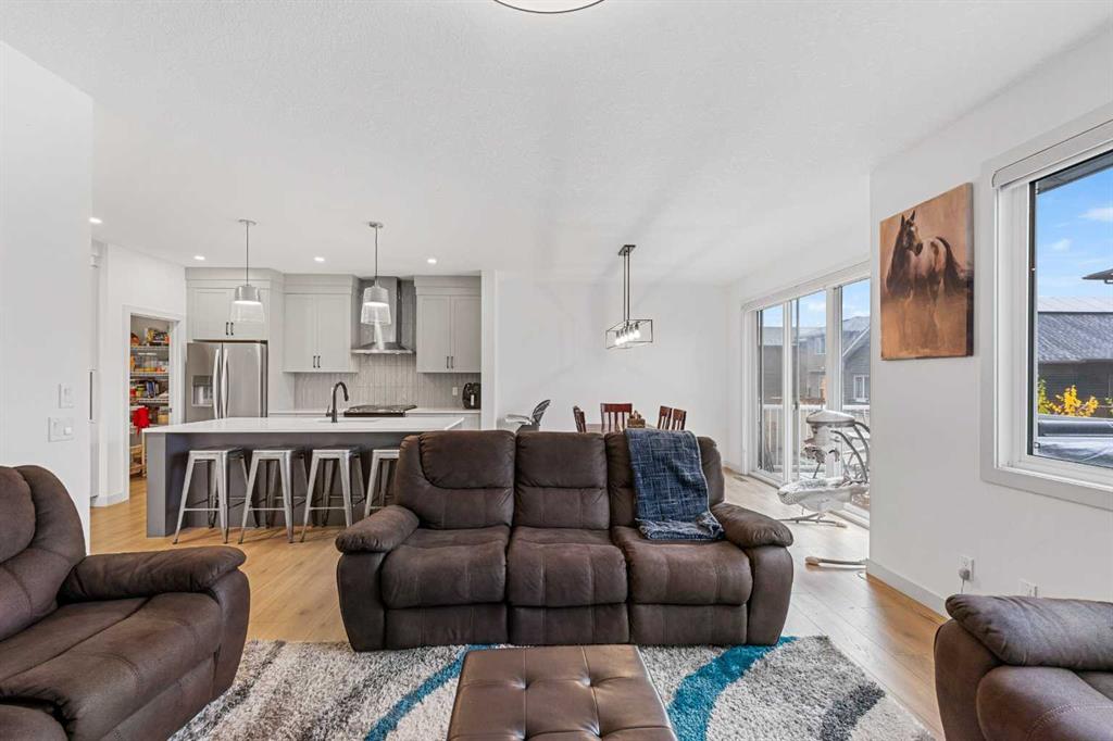 725 Bayview Cape SW