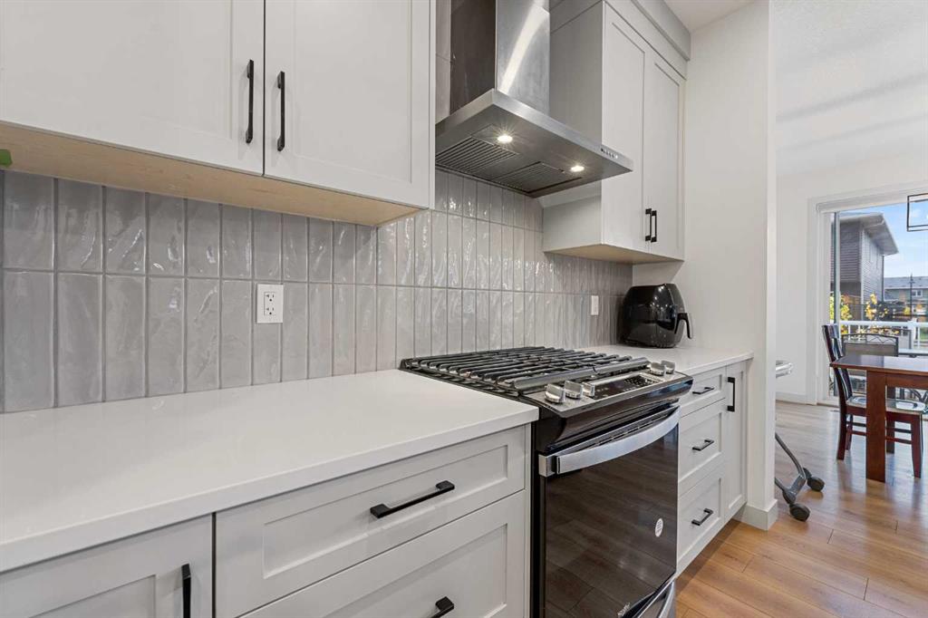 725 Bayview Cape SW