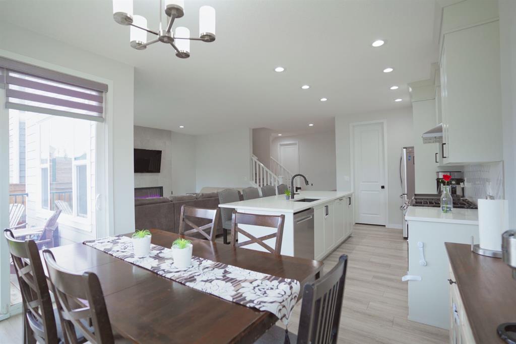 12 Cranbrook Bay SE