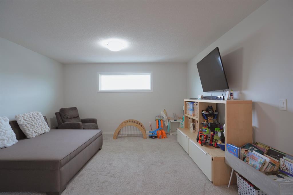 12 Cranbrook Bay SE