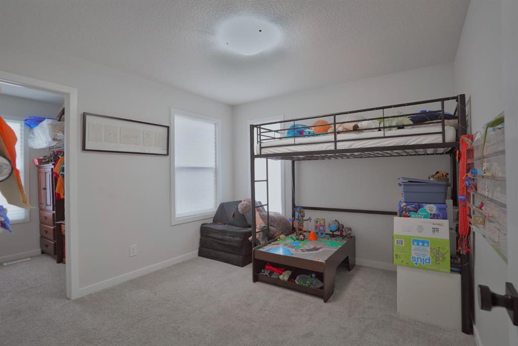 12 Cranbrook Bay SE