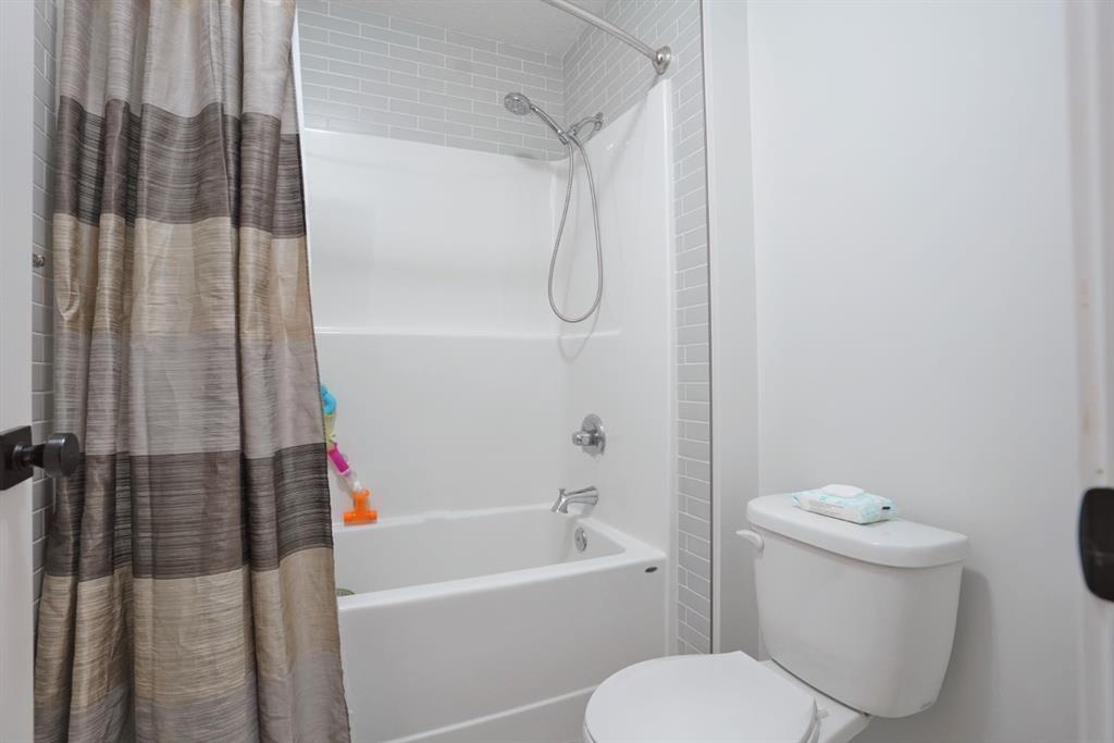 12 Cranbrook Bay SE