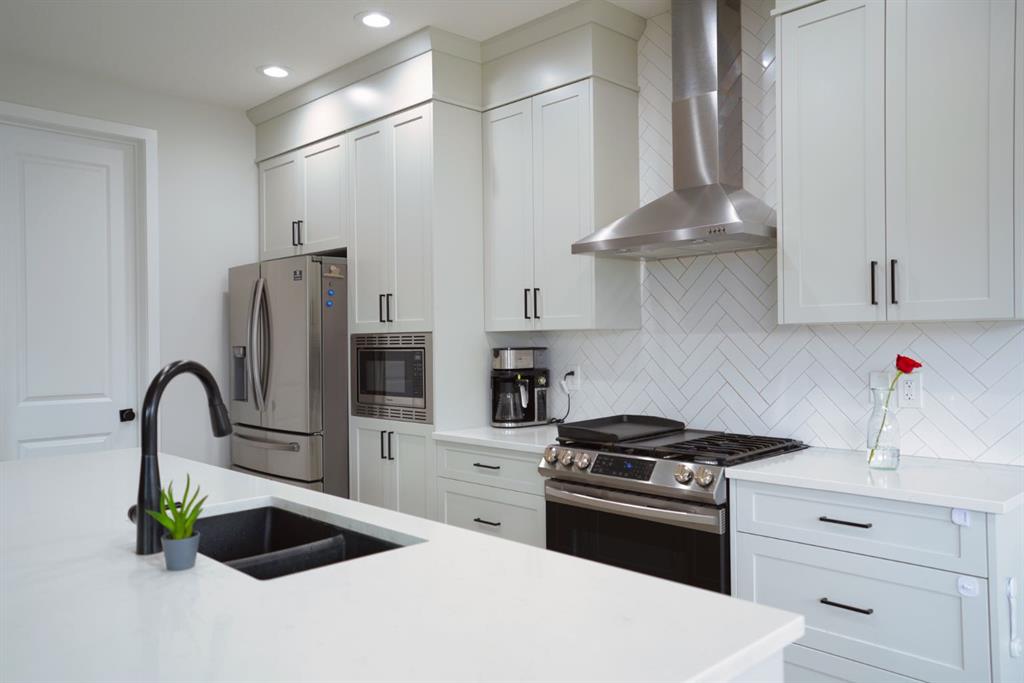 12 Cranbrook Bay SE