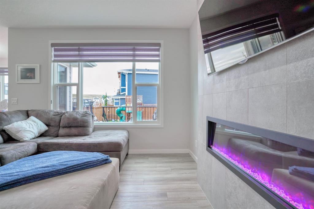 12 Cranbrook Bay SE