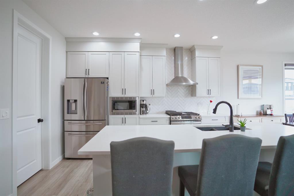 12 Cranbrook Bay SE