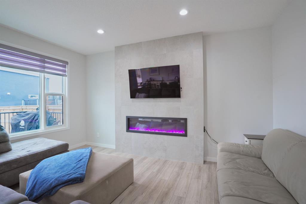 12 Cranbrook Bay SE