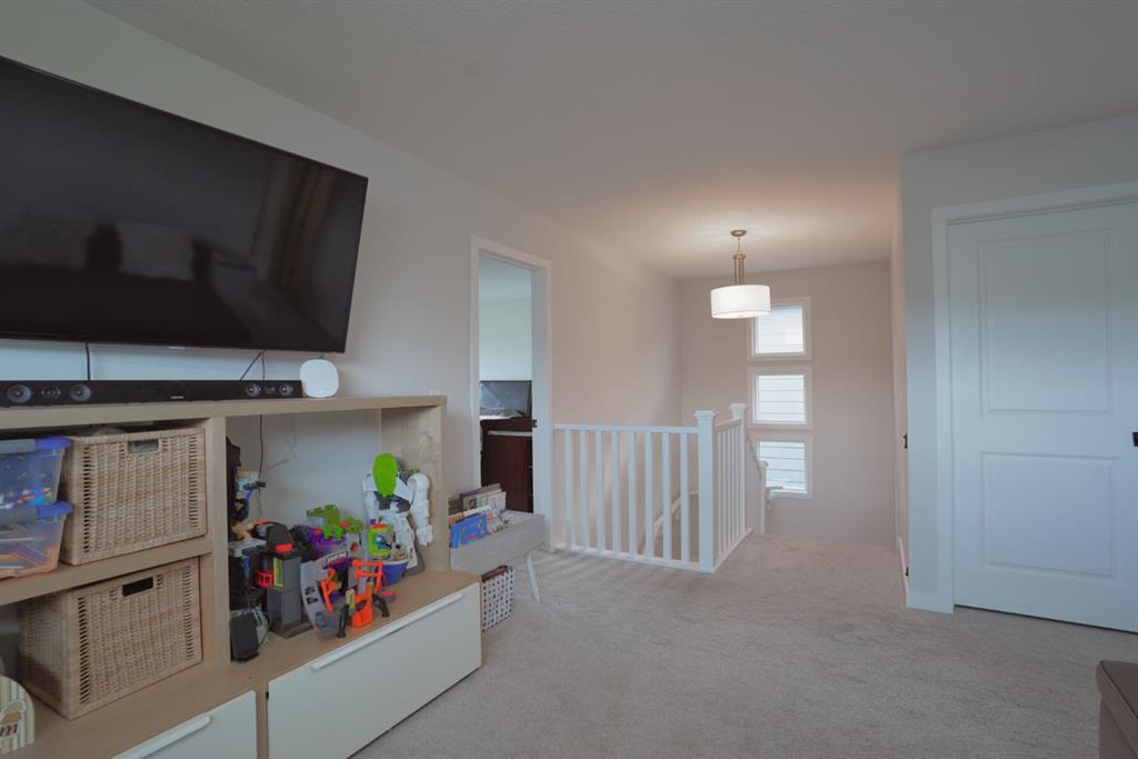 12 Cranbrook Bay SE