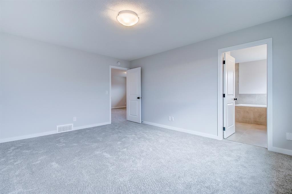 12 Cranbrook Bay SE