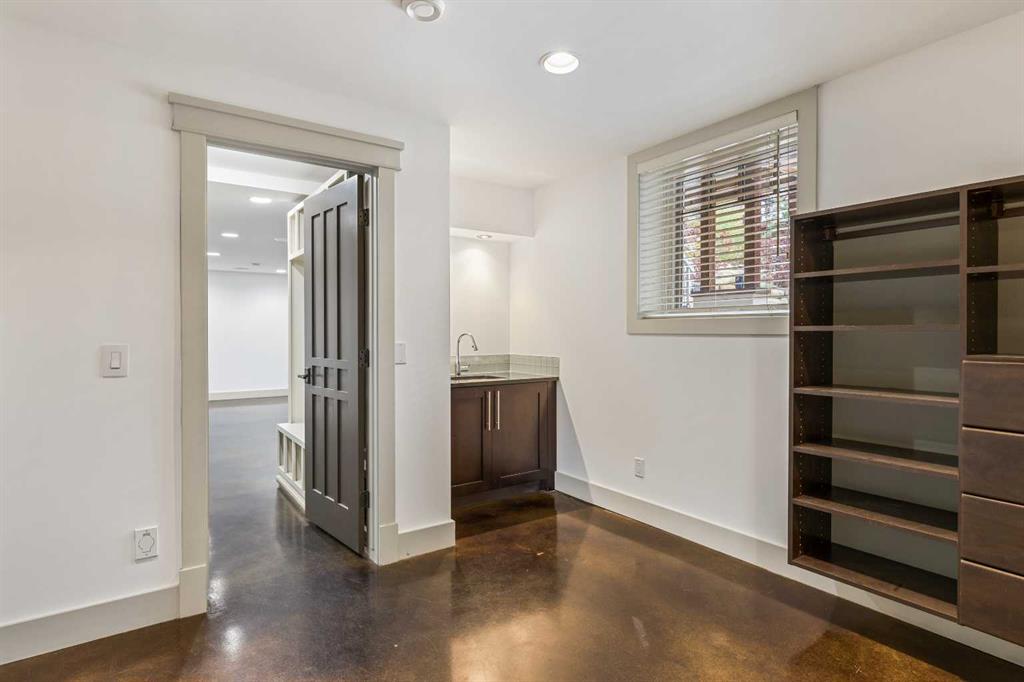 34 Spring Valley Place SW