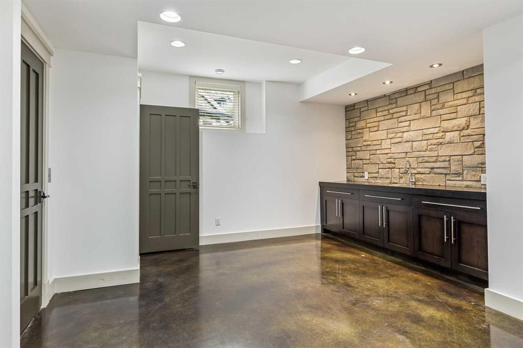 34 Spring Valley Place SW