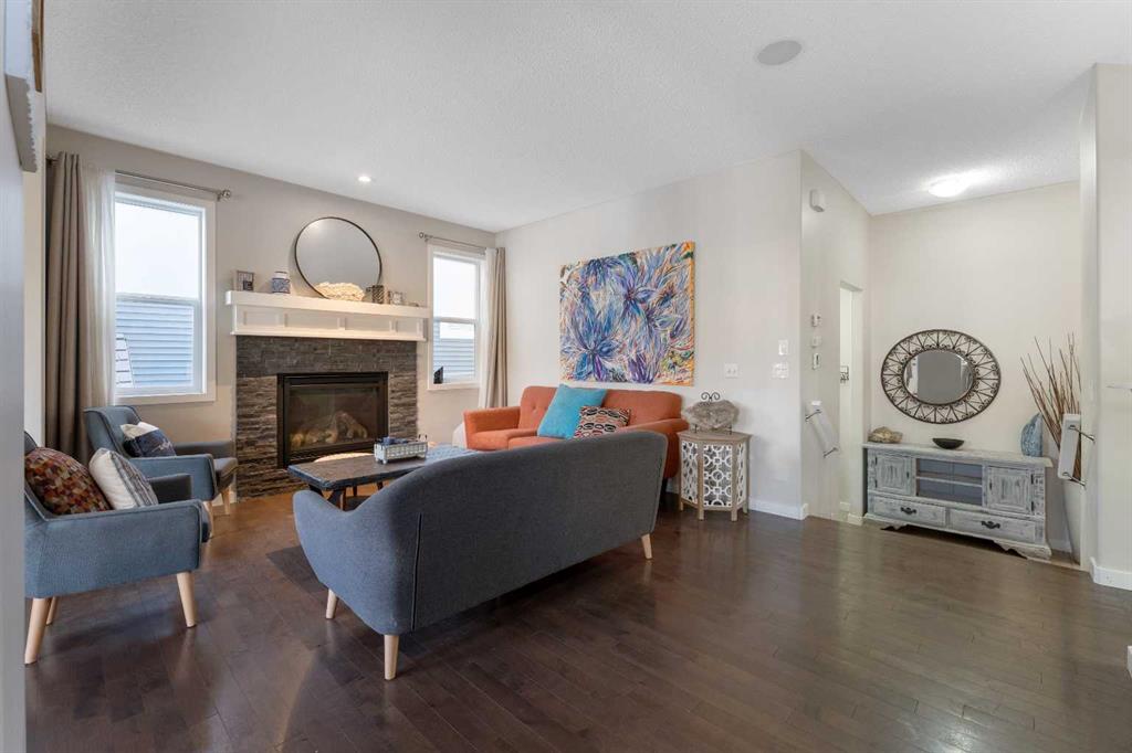 242 River Heights Green