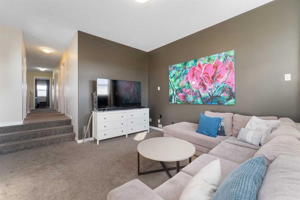 242 River Heights Green