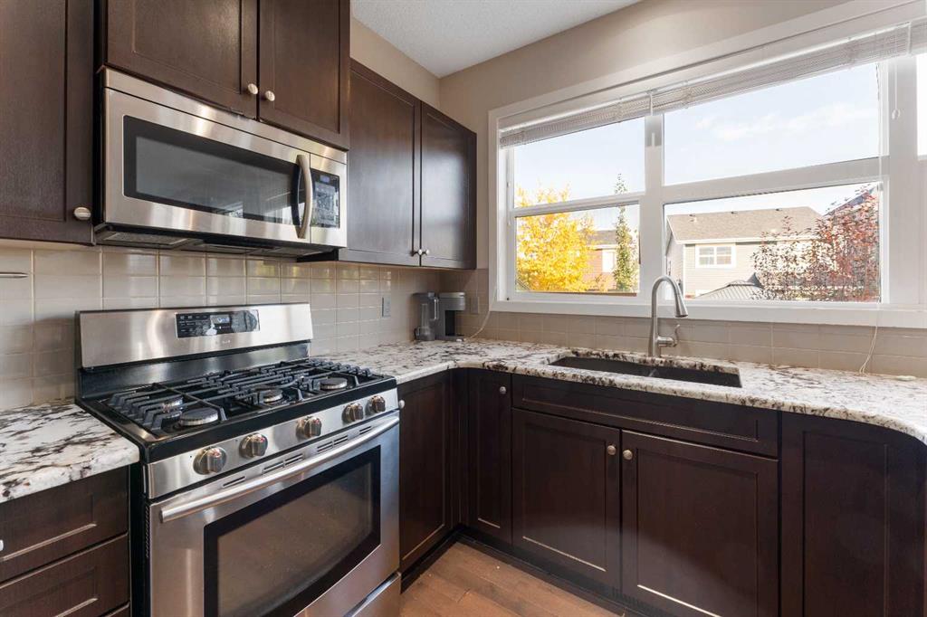 242 River Heights Green