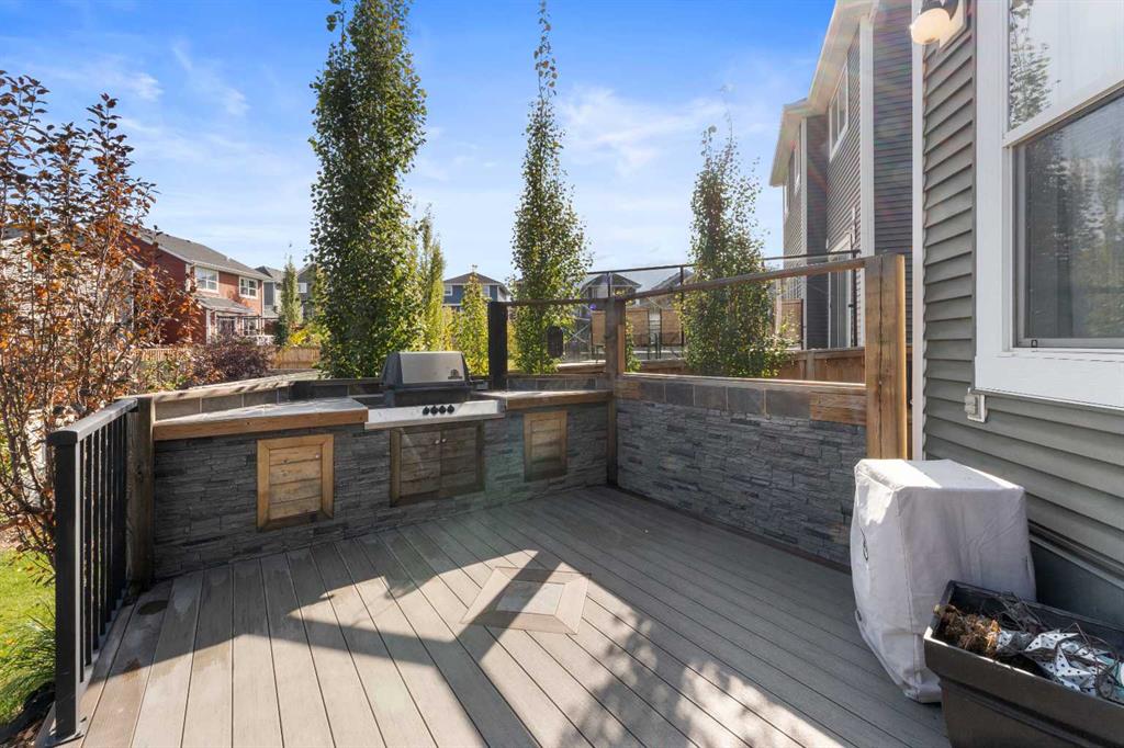 242 River Heights Green