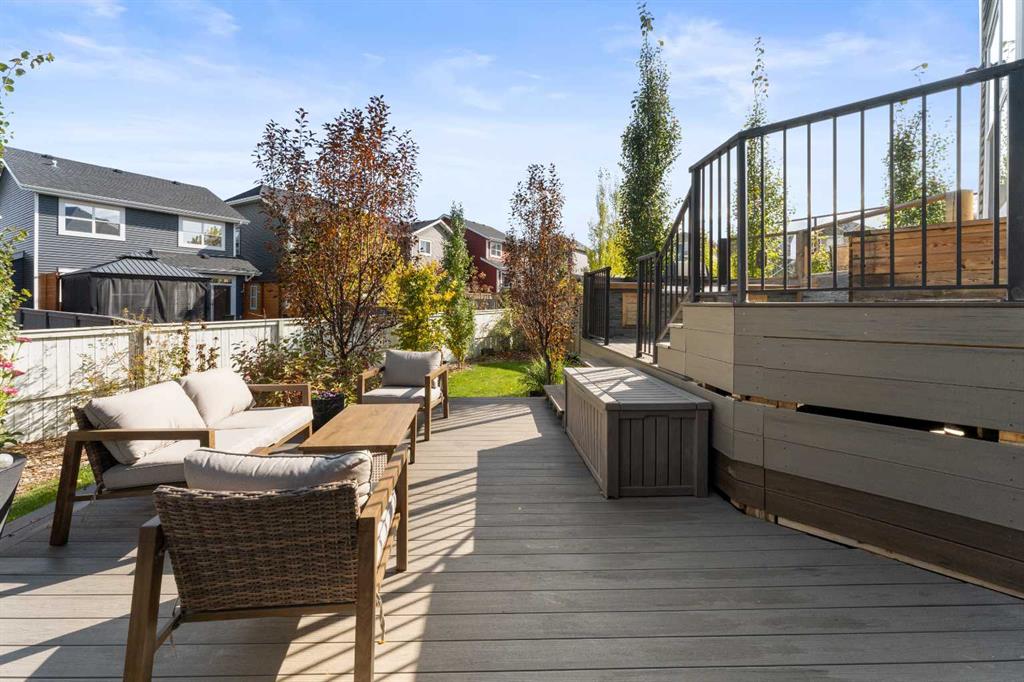242 River Heights Green
