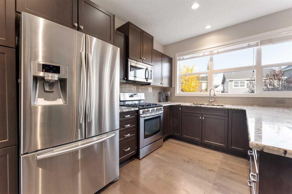 242 River Heights Green