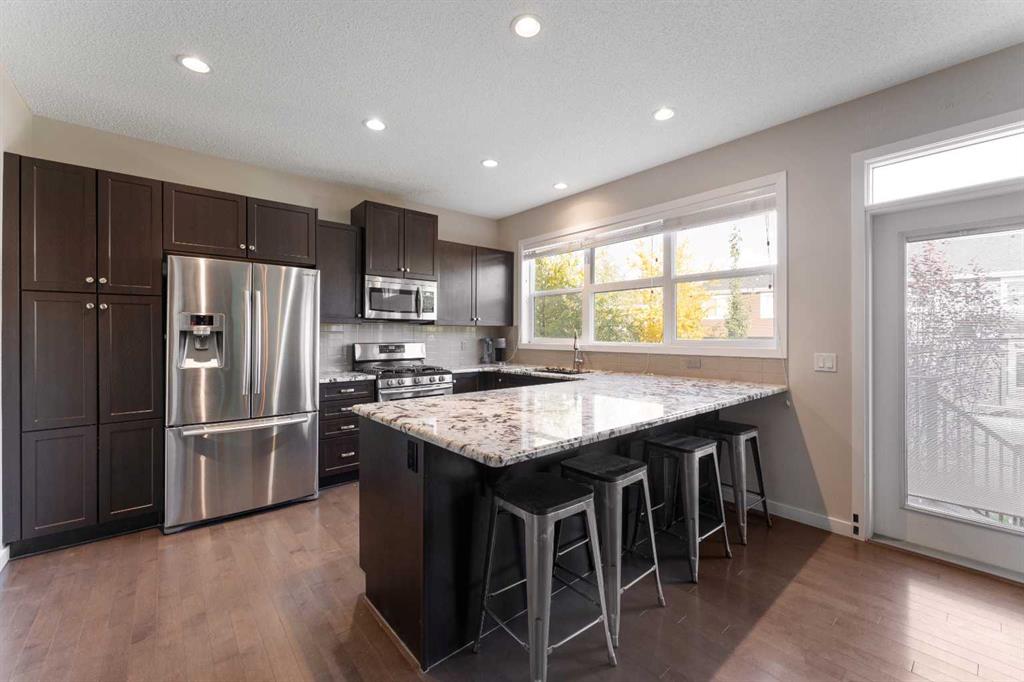 242 River Heights Green