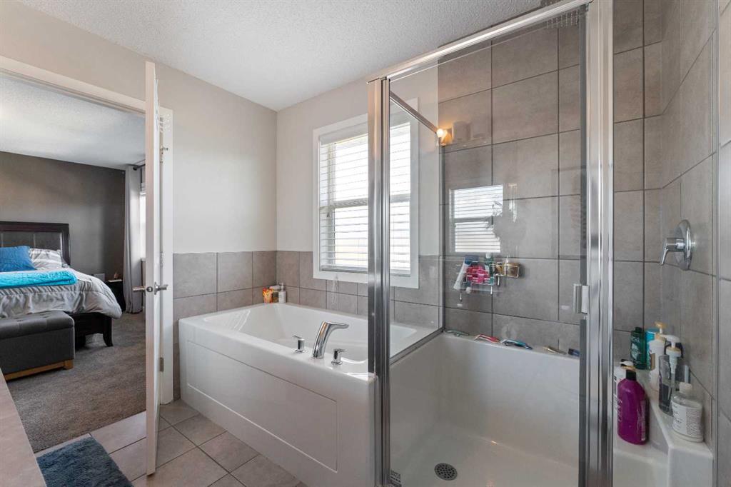 242 River Heights Green