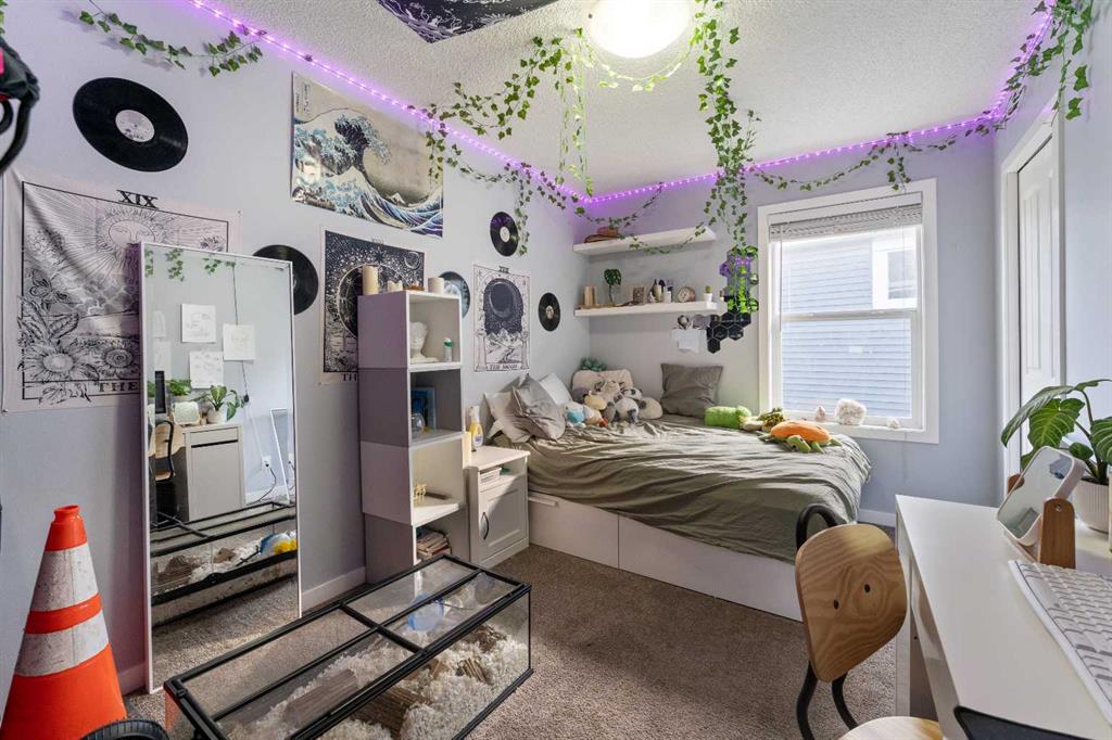 242 River Heights Green