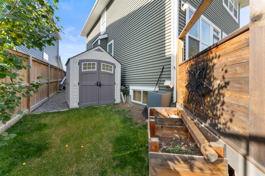 242 River Heights Green