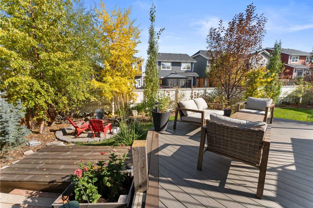 242 River Heights Green