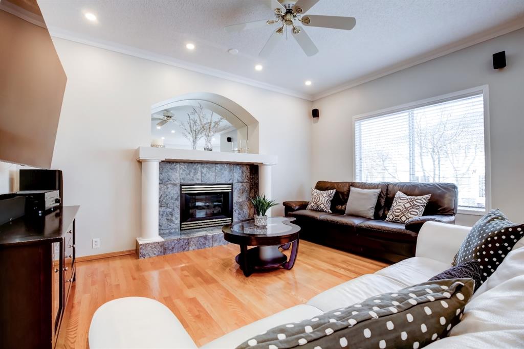 38 Douglasdale Point SE
