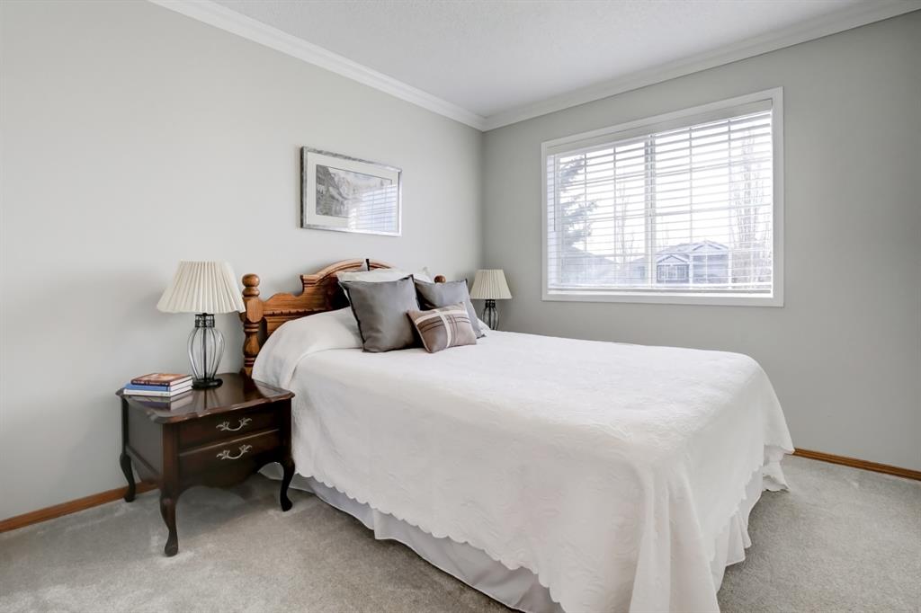 38 Douglasdale Point SE