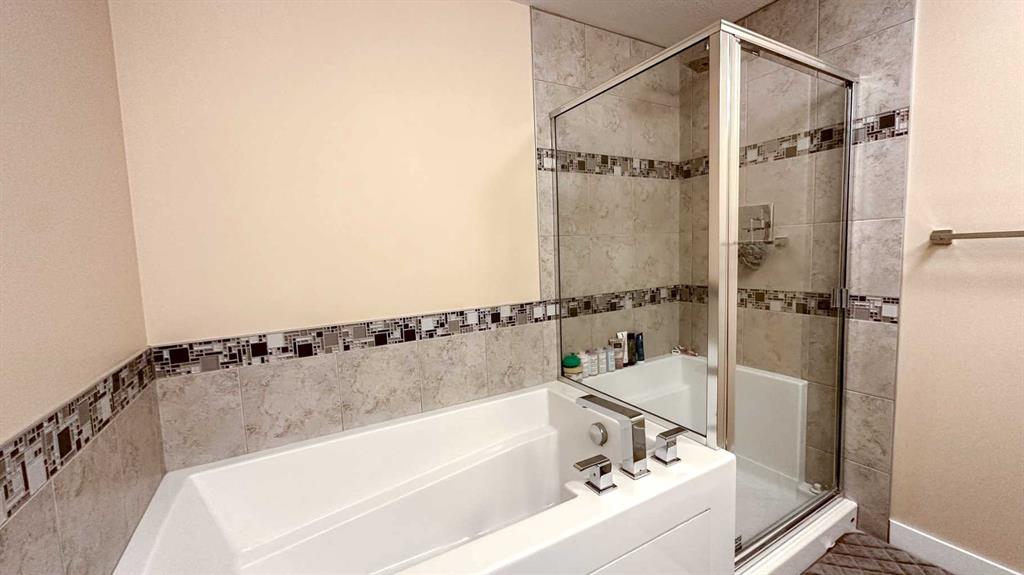 16 Varsity Estates Circle NW, #1002
