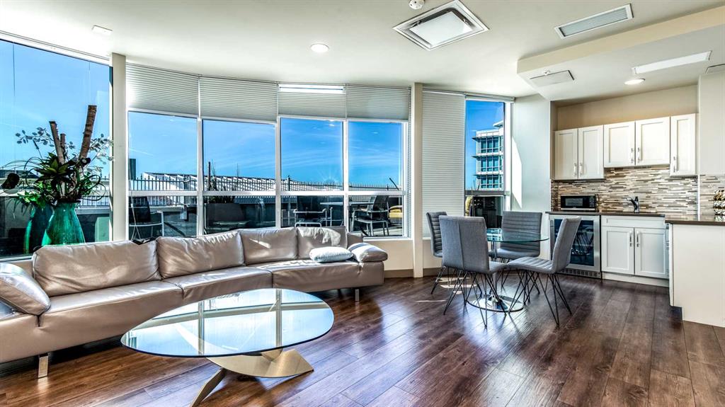 16 Varsity Estates Circle NW, #1002