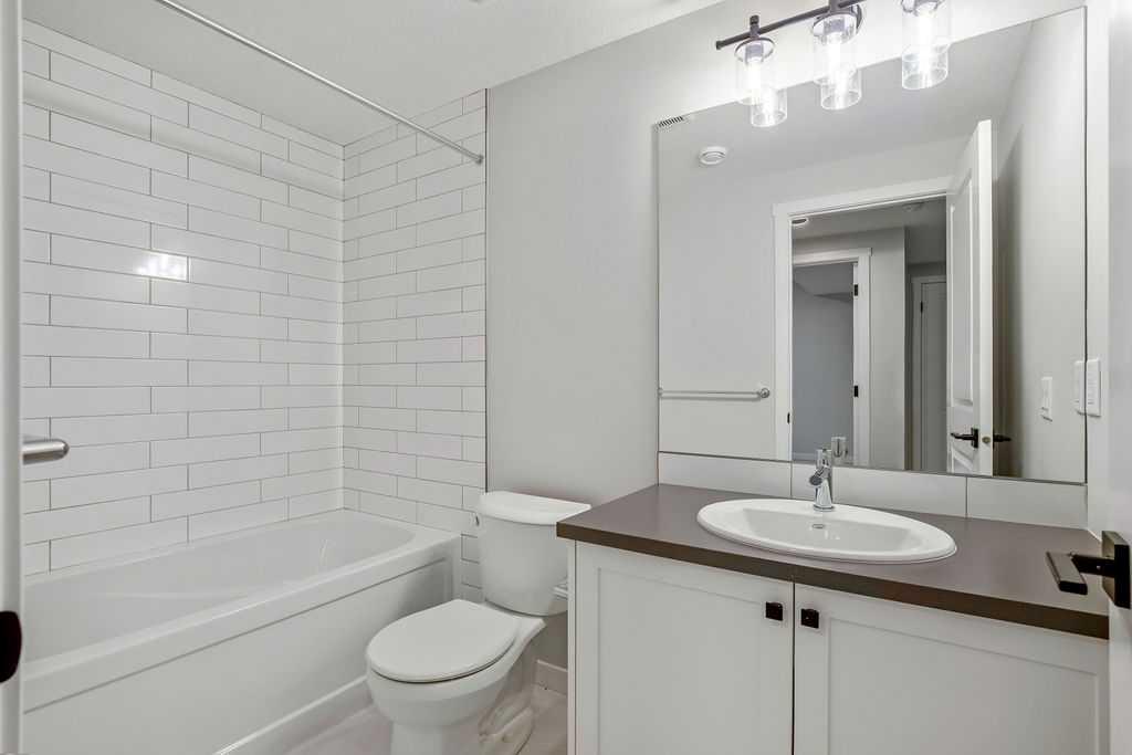33 Savoy Landing SE