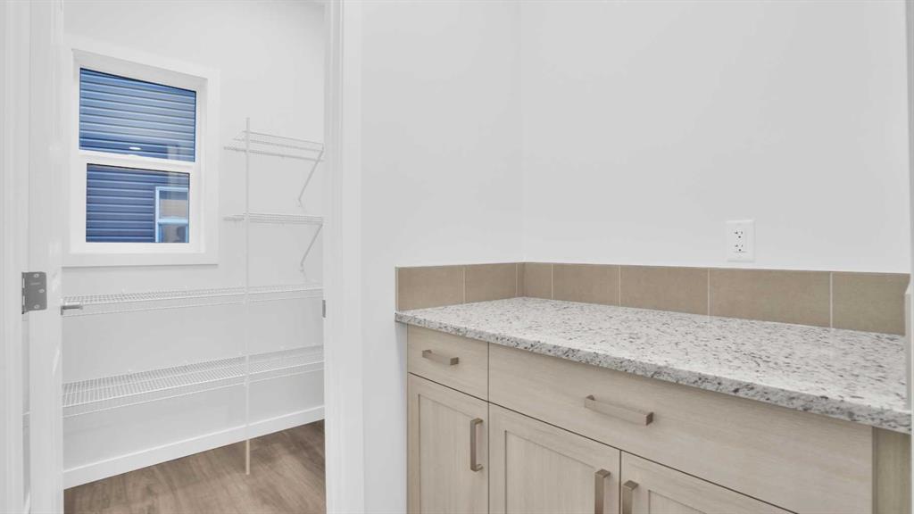 1217 Chinook Gate Bay SW