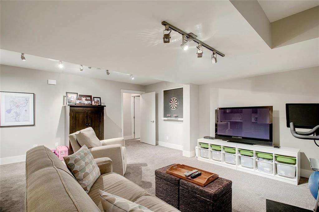 92 Beny-Sur-Mer Road SW