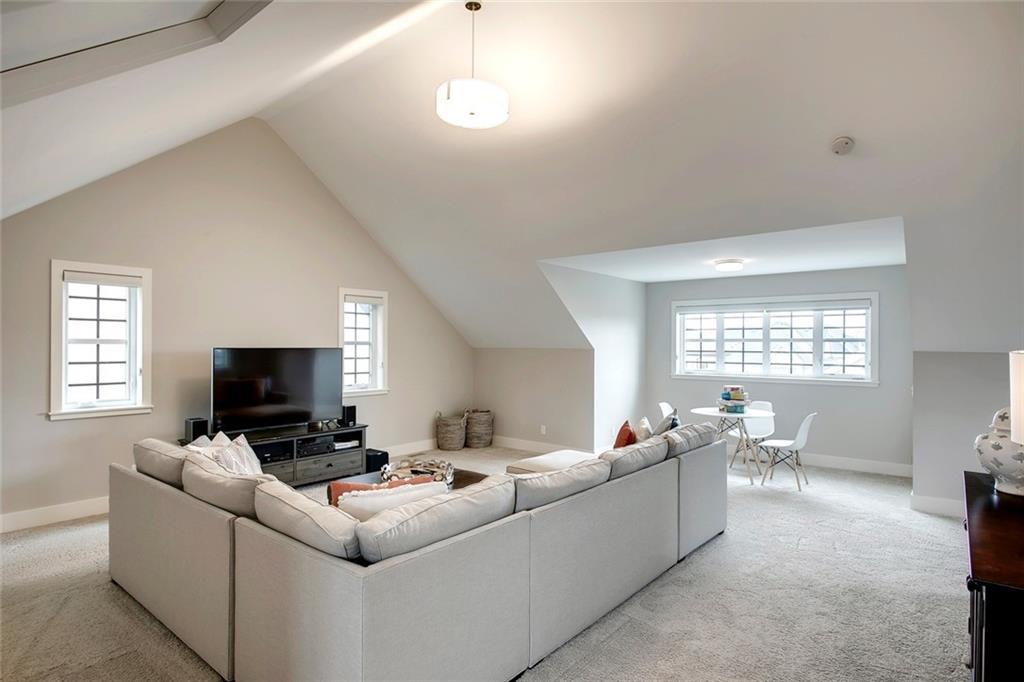 92 Beny-Sur-Mer Road SW